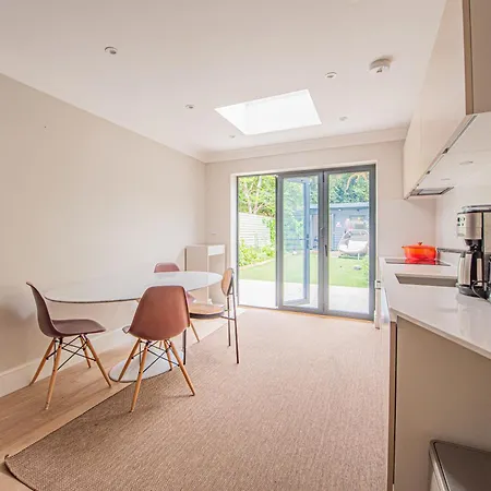 Stylish 3 Bedroom Flat In Little Venice Apartment
