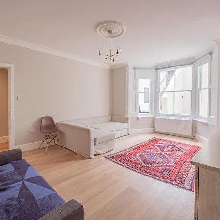 Stylish 3 Bedroom Flat In Little Venice