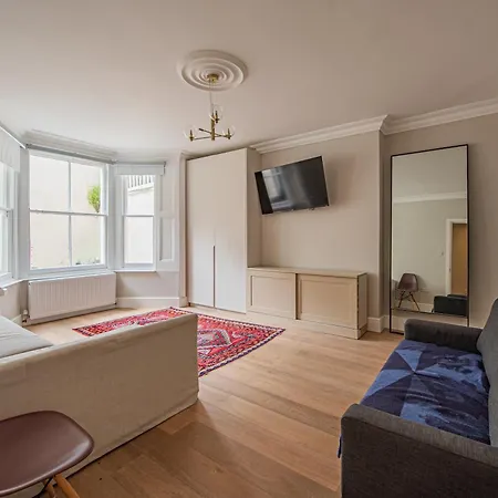 Stylish 3 Bedroom Flat In Little Venice