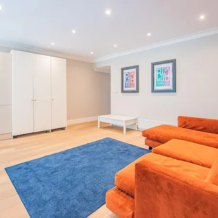 Stylish 3 Bedroom Flat In Little Venice London