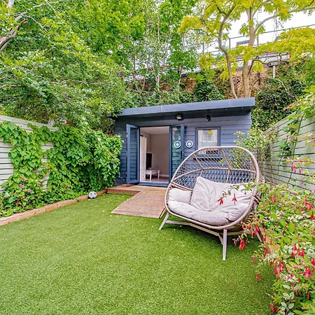 Stylish 3 Bedroom Flat In Little Venice Apartment