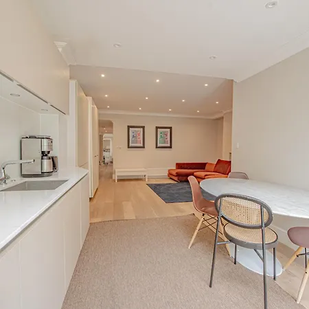 Stylish 3 Bedroom Flat In Little Venice London