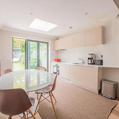 Stylish 3 Bedroom Flat In Little Venice