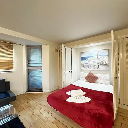 Apartment Chelsea Studio - Sleeps 4 - Near Cromwell Hospital London
