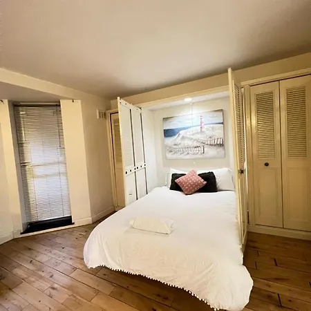 Chelsea Studio - Sleeps 4 - Near Cromwell Hospital Apartment