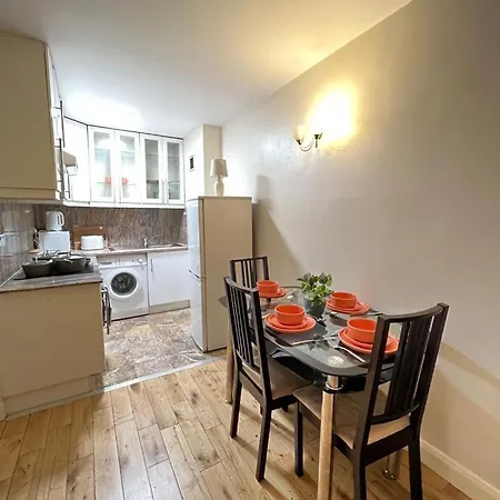 Apartment Chelsea Studio - Sleeps 4 - Near Cromwell Hospital