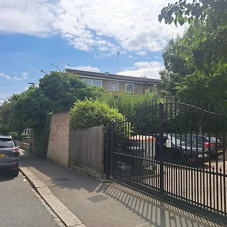 1 Bedroom Flat With Allocated Parking Barnet
