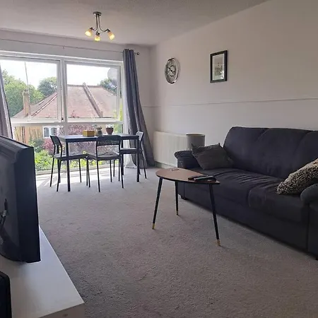 Apartment 1 Bedroom Flat With Allocated Parking