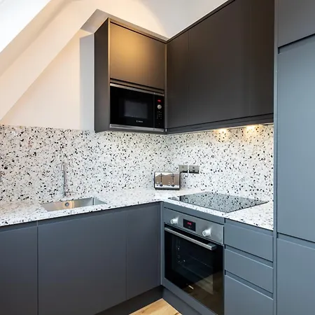 Apartment Coleherne Road X *