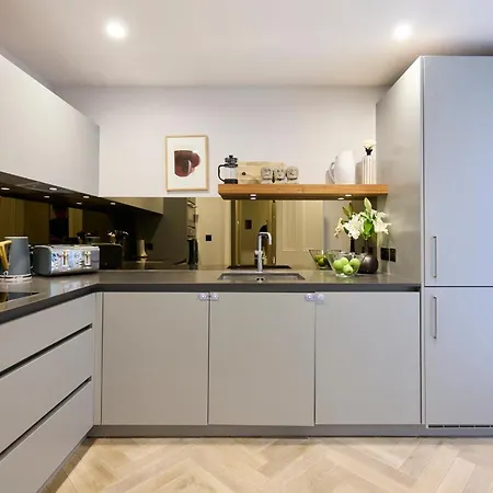 The Bayswater Retreat - Adorable 3bdr Flat With Balcony