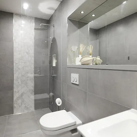The Bayswater Retreat - Adorable 3bdr Flat With Balcony Apartment *
