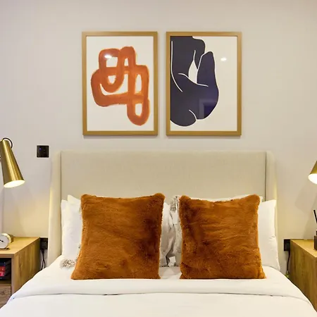 The Bayswater Retreat - Adorable 3bdr Flat With Balcony * London