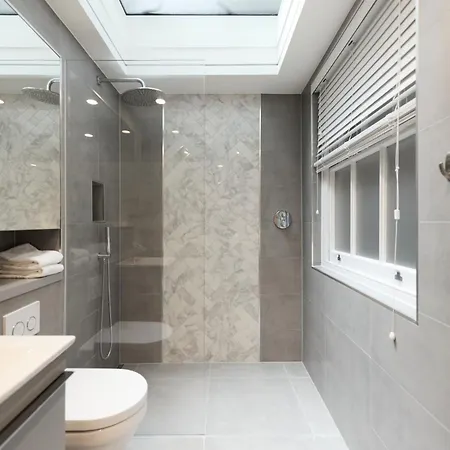 The Bayswater Retreat - Adorable 3bdr Flat With Balcony London