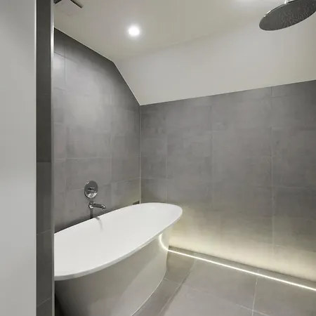 The Bayswater Retreat - Adorable 3bdr Flat With Balcony * London