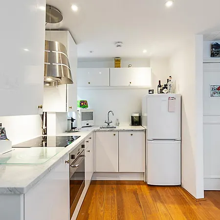 Apartment Parsons Modern One Bedroom Flat London