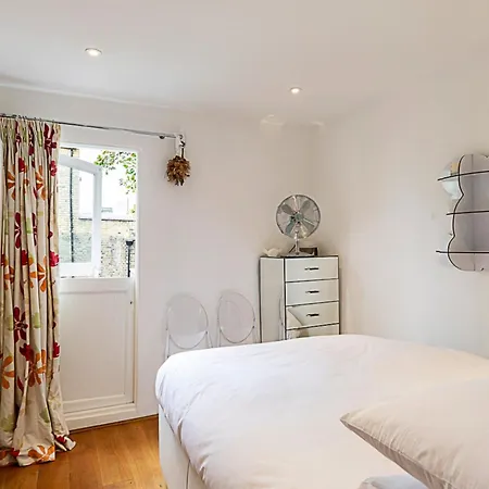 Parsons Modern One Bedroom Flat London