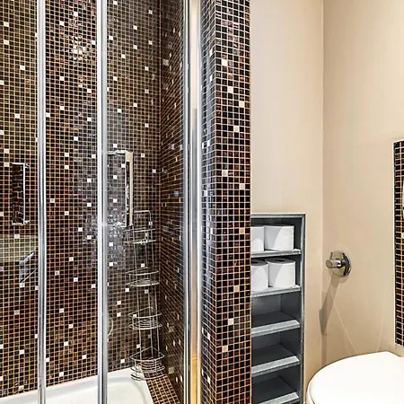 Parsons Modern One Bedroom Flat Apartment *