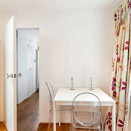 Apartment Parsons Modern One Bedroom Flat