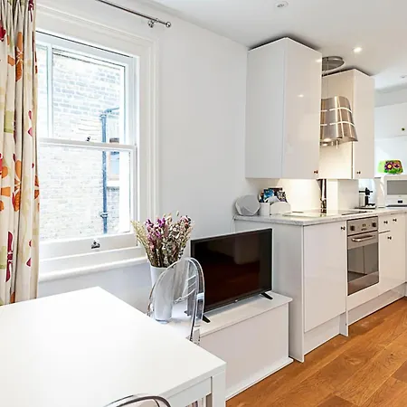 Parsons Modern One Bedroom Flat London