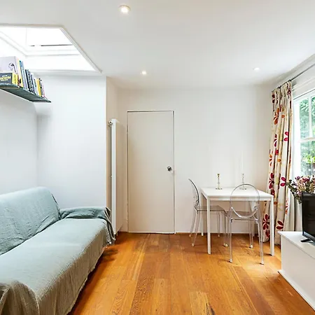 Parsons Modern One Bedroom Flat