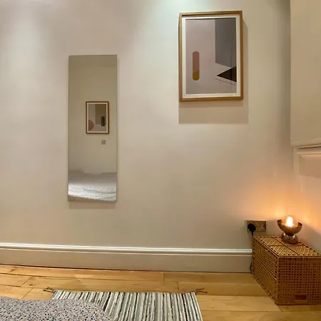 One-bed Flat In The Heart Of London, Bank Payment Required To The Host Up To 12h After You Have Made A Reservation *