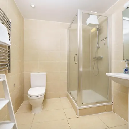 Modern 3 Bed 2 Bath Hyde Park Apartamento *
