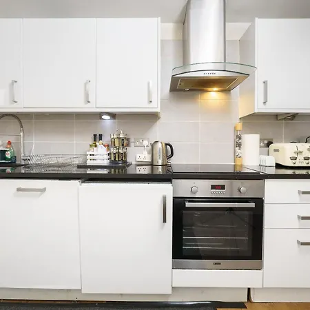 Modern 3 Bed 2 Bath Hyde Park Apartamento