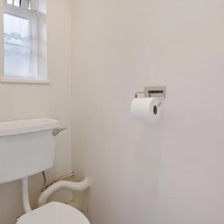The Serene 2-bedroom Flat W Free Street Parking