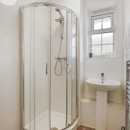 Aparthotel The Serene 2-bedroom Flat W Free Street Parking *