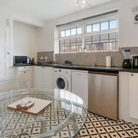 The Serene 2-bedroom Flat W Free Street Parking Sutton (Greater London)