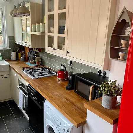 Charming Garden Flat With A Free Parking * Ealing