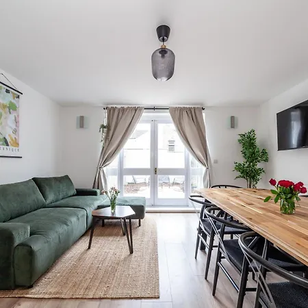 Holiday home Arte Stays: Spacious Garden House In Stratford With Free Parking