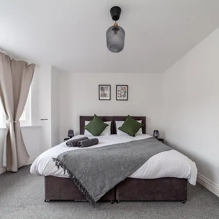 Arte Stays: Spacious Garden House In Stratford With Free Parking Holiday home London