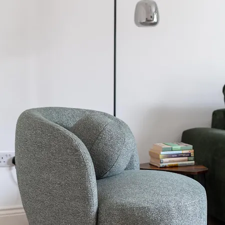 Arte Stays: Spacious Garden House In Stratford With Free Parking Holiday home London