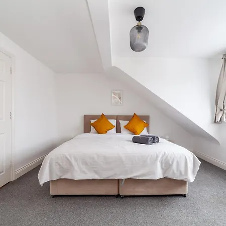 Arte Serviced Stratford - 3 Bedrooms 2 Bathrooms London, Stratford, Maryland, Free Parking, Garden, Weekly Or Monthly - Up To 8 Guests Londen