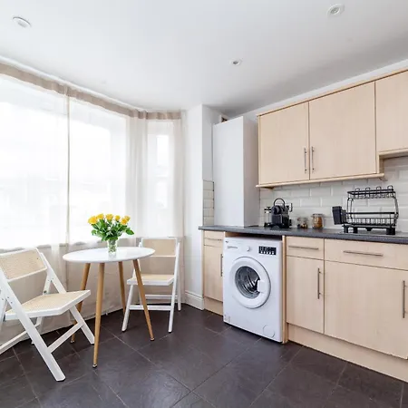 Holiday home Arte Stays: Spacious Garden House In Stratford With Free Parking *