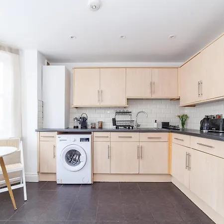 Vakantiehuis Arte Serviced Stratford - 3 Bedrooms 2 Bathrooms London, Stratford, Maryland, Free Parking, Garden, Weekly Or Monthly - Up To 8 Guests Londen
