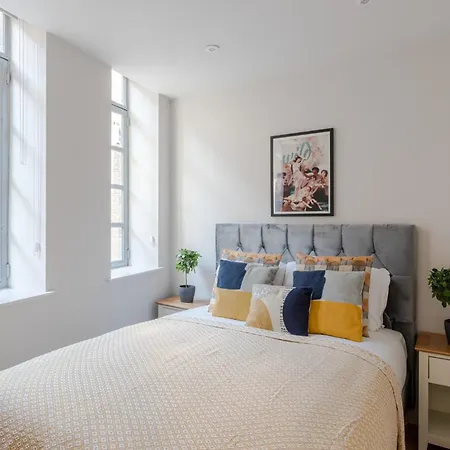 Apartment Sweet Dreams - Farringdon - By Frankie Says