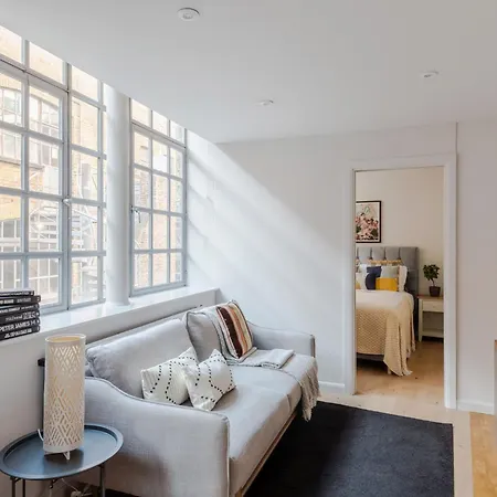 Apartment Sweet Dreams - Farringdon - By Frankie Says London