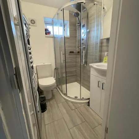 Uppamost London Luxury 2 Holiday home *
