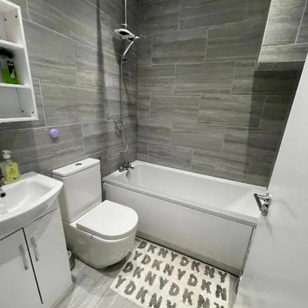 Uppamost London Luxury 2 Holiday home Dagenham