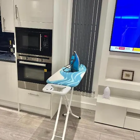 Uppamost London Luxury 2 *