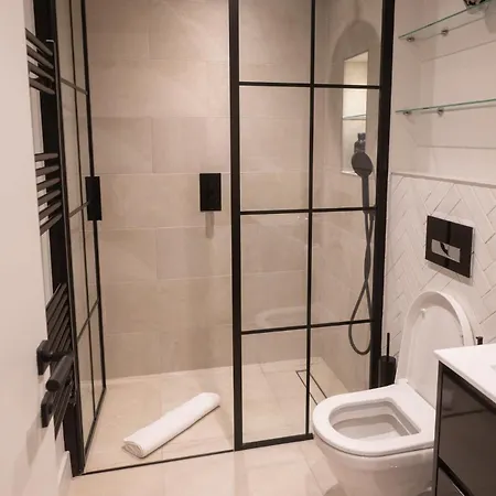 Apartment Modern 2 Bed Charlotte Street On 3rd Floor