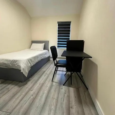 Uppamost London Luxury 2 Holiday home Dagenham
