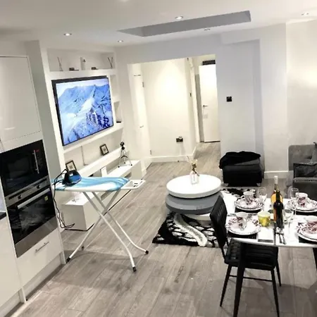 Uppamost London Luxury 2 * Dagenham