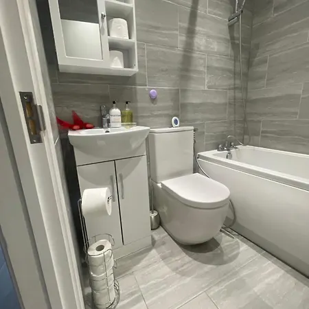 Uppamost London Luxury 2 Holiday home *