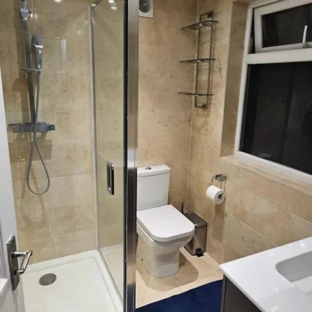Cozy & Elegant 4 Bedroom Near Wembley The Hyde