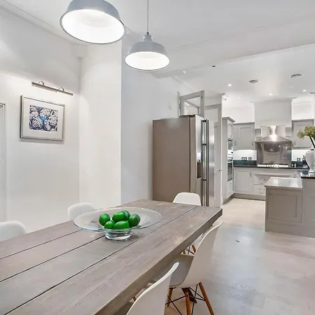 White House Mews London