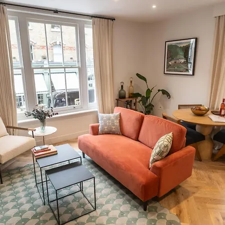 Apartment Bright, Modern One Bedroom On 1st Floor