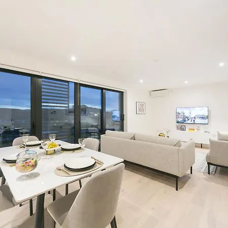 Urban Chic - Marine Apartment London